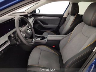 SKODA Superb 2.0 TDI DSG Wagon Style 6