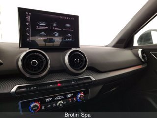 AUDI Q2 30 TDI Identity Black 11