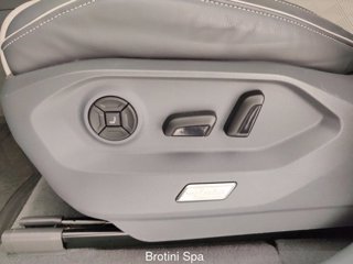 VOLKSWAGEN Touareg 3.0 V6 TDI SCR R-Line 10