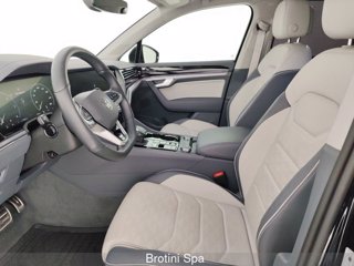 VOLKSWAGEN Touareg 3.0 V6 TDI SCR R-Line 6