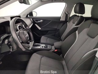 AUDI Q2 35 TDI S tronic Identity Black 6