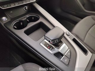 AUDI A4 Avant 30 TDI/136 CV S tronic Business Advanced 10