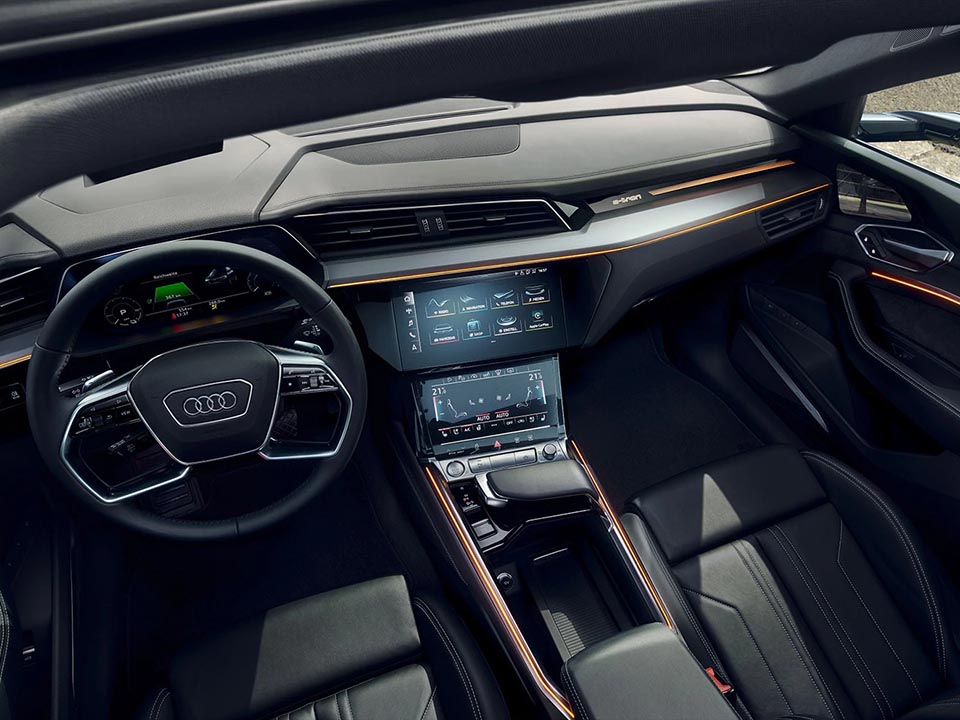 Audi E Tron La Spezia e Massa interni