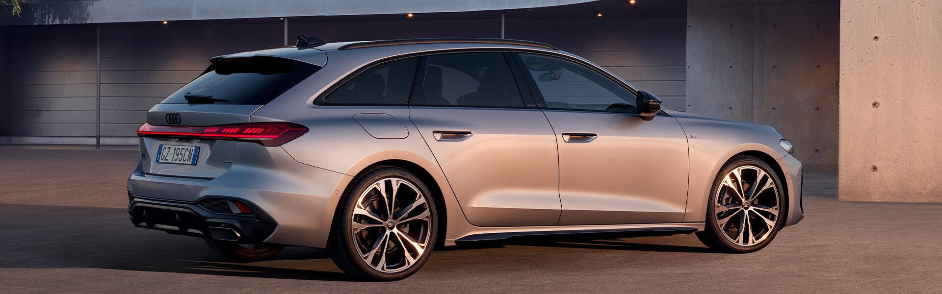 Nuova AUDI A5 AVANT(1920 X 600)