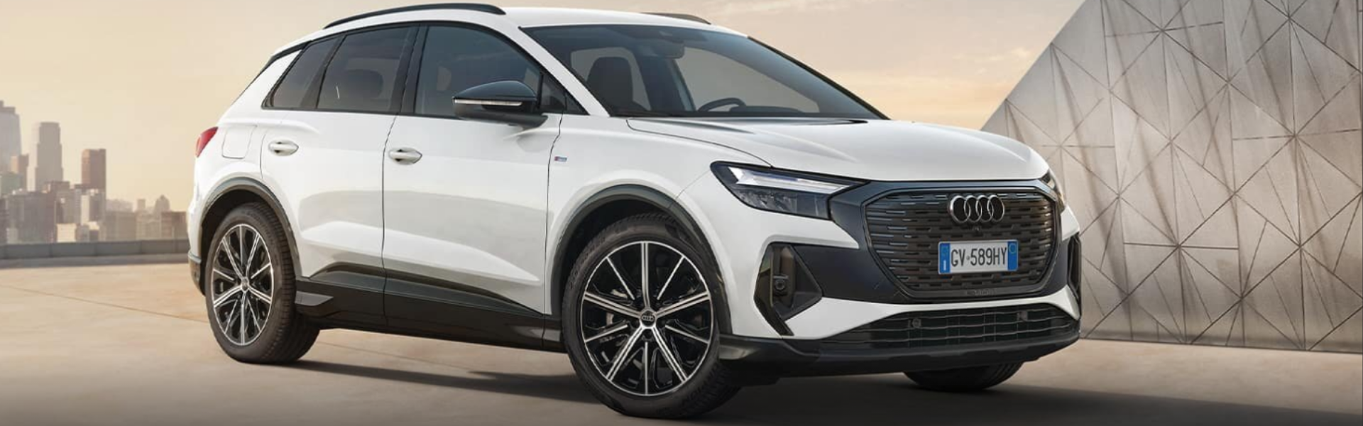 Q4 E Tron (1920X600)